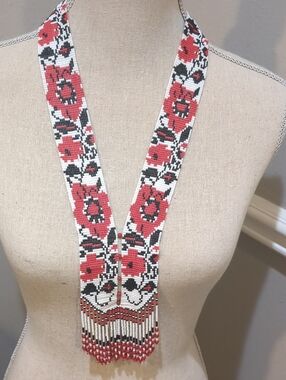 Vintage Red, Black and White Beaded Floral Lariat Necklace